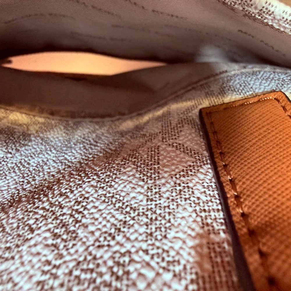 Authentic MICHAEL KORS Large Heritage Logo Weeken… - image 7